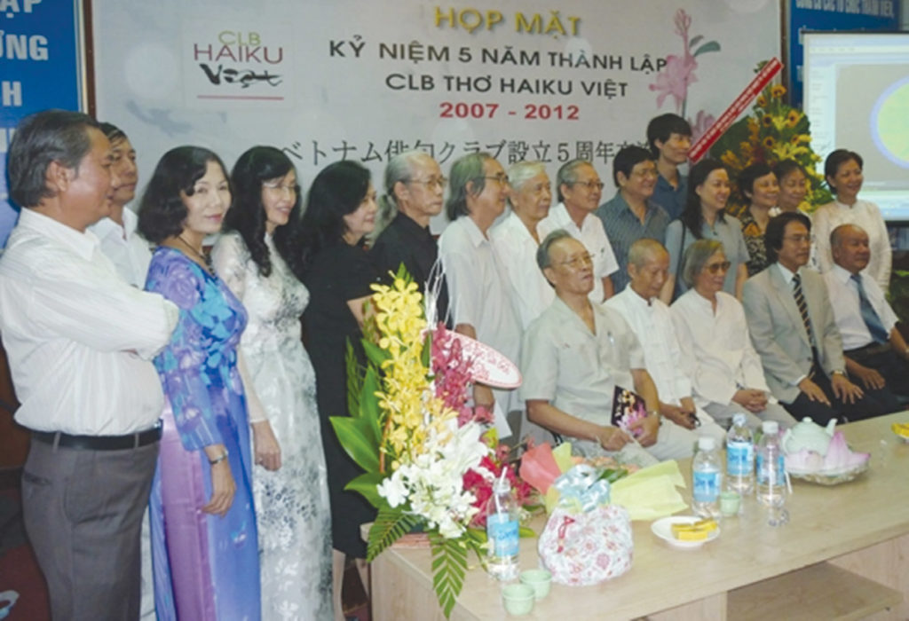 Ông Harumitsu Hida - Tổng Lãnh sự Nhật Bản tại TP.HCM phát biểu trong Lễ kỷ niệm 5 năm thành lập CLB Thơ Haiku Việt (2012)